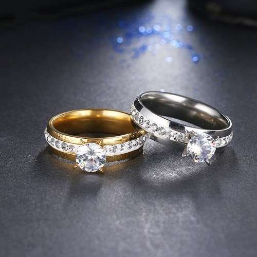 Retail price: R 2 399 Titanium Princess Cut Ring With Simulated Diamonds Size 7;9 US (GOLD ONLY)