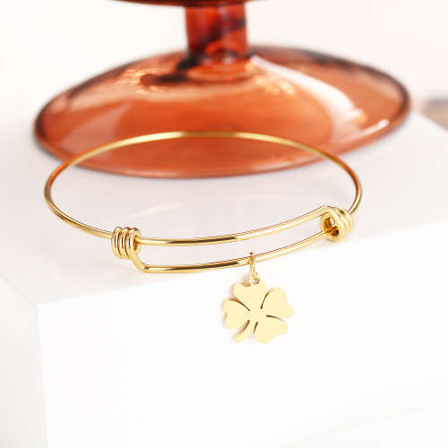 RETAIL PRICE: R 999 Adjustable Titanium 4-Leaf Clover Bracelet (SILVER)