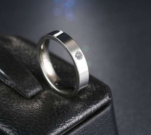 Retail Price R 1 100 Titanium Men's Ring With Simulated Diamond 4 mm Size 10 US (SILVER ONLY)