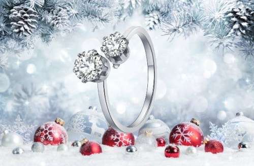 RETAIL PRICE: R 1 899 Titanium Princess Cut Ring With Simulated Diamonds Size 9 US (SILVER ONLY)