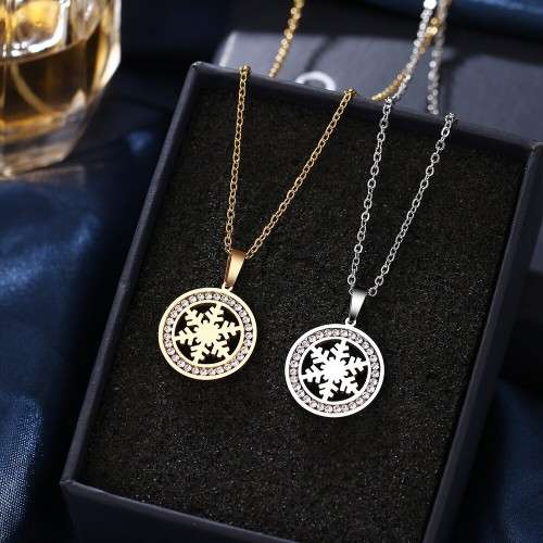 Retail Price: R 1 899 Titanium Snowflake Necklace With Simulated Diamonds 45 cm (SILVER ONLY)