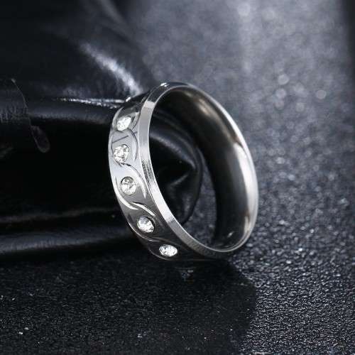 RETAIL PRICE:R1 299 (NEVER FADE) Titanium Ring With Size 11 US (SILVER ONLY)