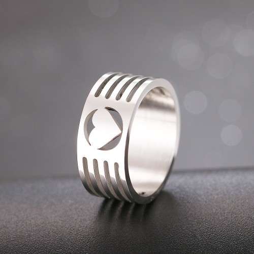RETAIL PRICE: R 999 Titanium Heart Ring Size 8 US (SILVER ONLY)