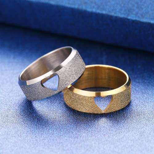 RETAIL PRICE:R 999 (NEVER FADE) Titanium Heart Ring Size 6 US (GOLD ONLY)
