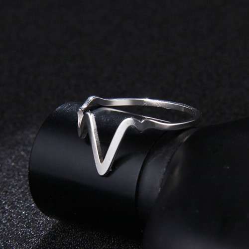 RETAIL PRICE:R 999 (NEVER FADE) Titanium Heartbeat Ring Size 10 US(SILVER ONLY)