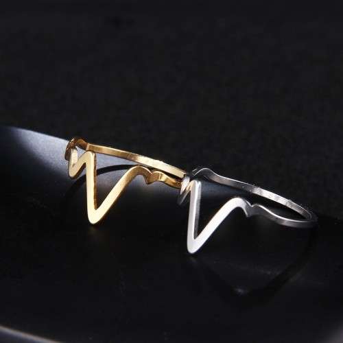 RETAIL PRICE:R 999 (NEVER FADE) Titanium Heartbeat Ring Size 10 US(SILVER ONLY)