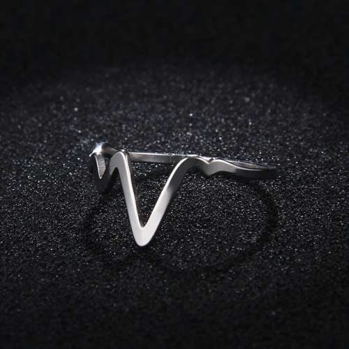 RETAIL PRICE:R 999 (NEVER FADE) Titanium Heartbeat Ring Size 10 US(SILVER ONLY)