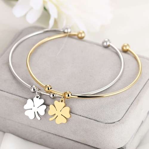 RETAIL PRICE: R 1299 Adjustable Titanium (NEVER FADE) "Clover" Charm Bangle (GOLD )