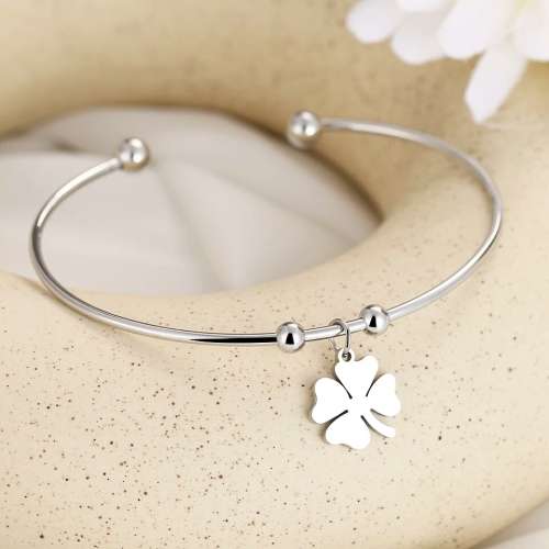 RETAIL PRICE: R 1299 Adjustable Titanium (NEVER FADE) "Clover" Charm Bangle (GOLD )