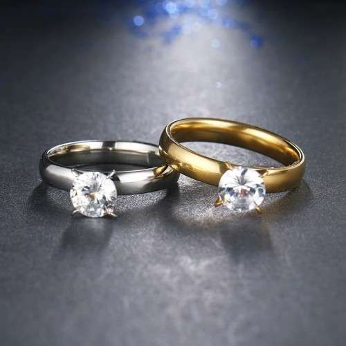 Retail Price: R 1 799 (NEVER FADE) Titanium Ring With Swarovski Diamond Size 11 US (SILVER ONLY)