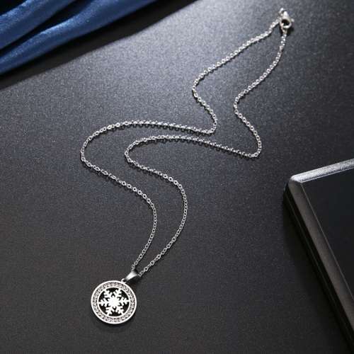 TITANIUM (NEVER FADE) Snow Flake Necklace 45 cm (SILVER ONLY)