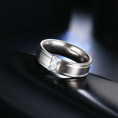 RETAIL PRICE: R 1 099 Titanium (NEVER FADE) Diamond Ring Size 9 US (SILVER ONLY)