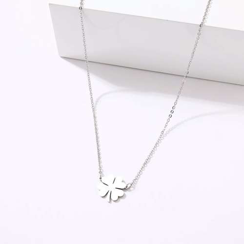 RETAIL PRICE:R1 099 Titanium ( NEVER FADE) "Clover " Necklace 45 cm (SILVER ONLY)