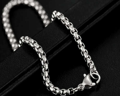 RETAIL PRICE: R 1 399 (NEVER FADE) Titanium Fine Rolo Bracelet 22 cm (SILVER ONLY)