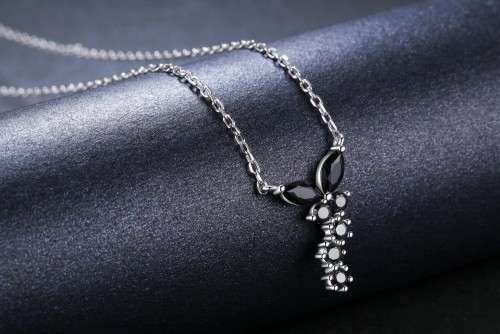 *925 STERLING SILVER 0.5CT  MOISSANITE BUTTERFLY NECKLACE*