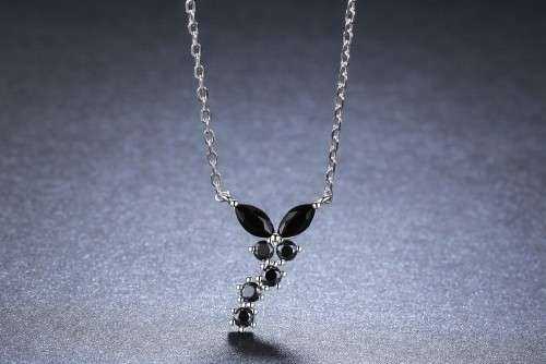 *925 STERLING SILVER 0.5CT  MOISSANITE BUTTERFLY NECKLACE*