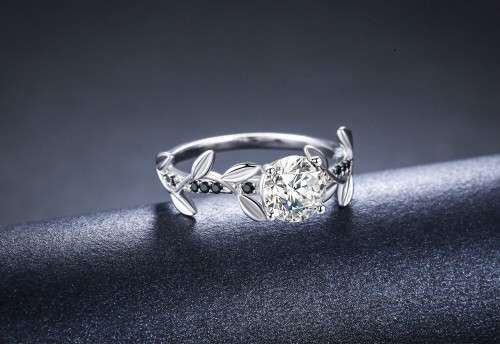 * 1.25 CT SOLID 925 STERLING SILVER LEAF RING*