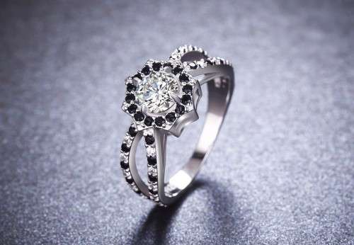 *925 STERLING SILVER 0.75 CT STUNNING HALO ROUND CUT RING*