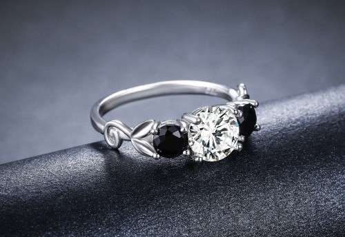 *1.25CT SOLID 925 STERLING SILVER THREE STONE RING *