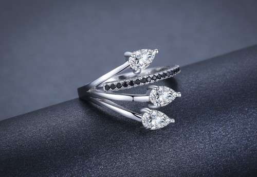 *SOLID 925 STERLING SILVER 0.75 CT THREE STONE RING*