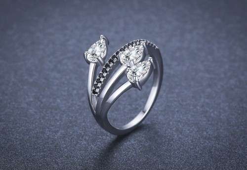 *SOLID 925 STERLING SILVER 0.75 CT THREE STONE RING*