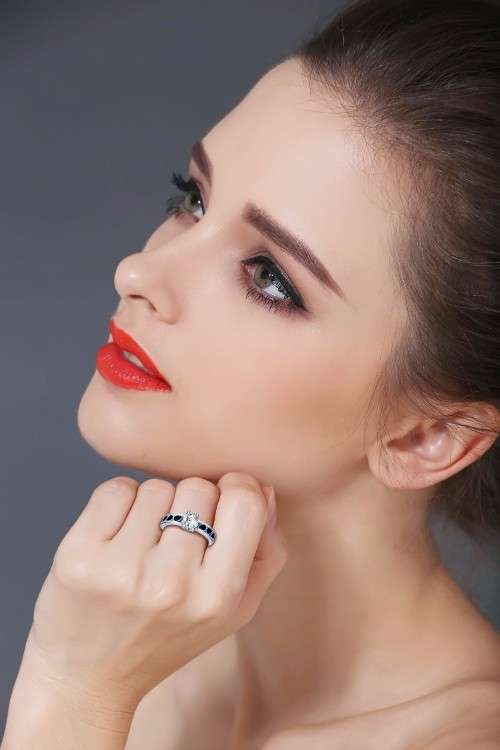 *1 CT SOLID 925 STERLING SILVER OVAL CENTER STONE RING*