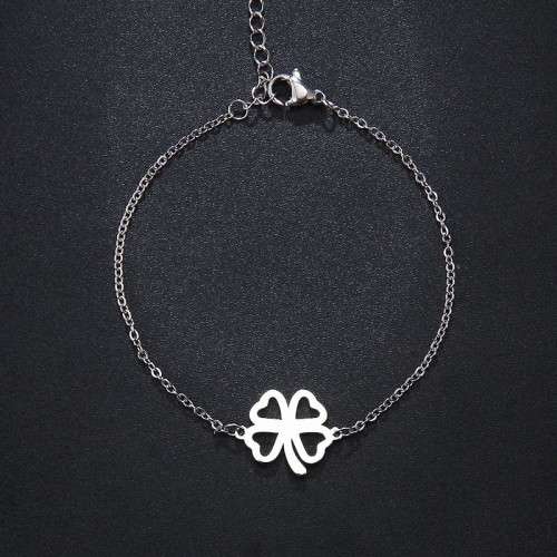 TITANIUM (NEVER FADE) `Clover` Charm Bracelet (SILVER ONLY)