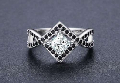 *SOLID 925 STERLING SILVER  0.75 CT SQUARE TENSION RING *