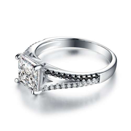 *SOLID 925 STERLING SILVER PRINCESS CUT RING *