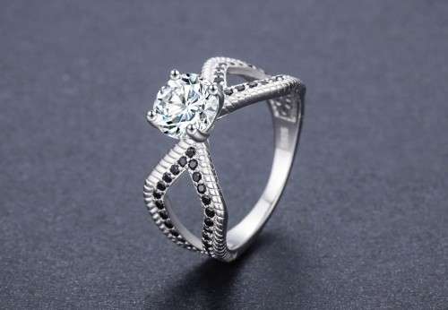 *1.55ct SOLID 925 STERLING SILVER MODERN PRINCESS CUT RING *