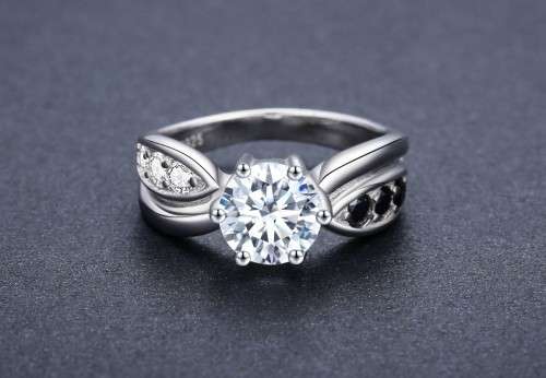 * 1.5 CT SOLID 925 STERLING SILVER RING*