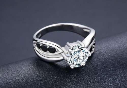 * 1.5 CT SOLID 925 STERLING SILVER RING*