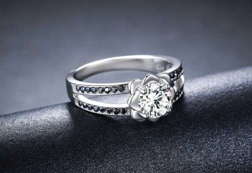 *(CLEARANCE SALE) 0.75CT SOLID 925 STERLING SILVER FLOWER RING*