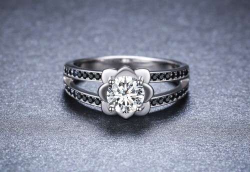 *(CLEARANCE SALE) 0.75CT SOLID 925 STERLING SILVER FLOWER RING*