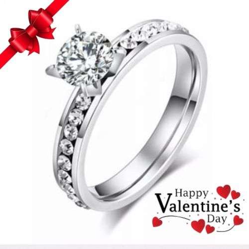 Retail Price: R 1 199 (NEVER FADE) Titanium Ring With Simulated Diamonds Size 7 US (SILVER ONLY)