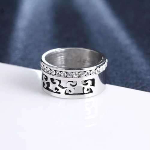 TITANIUM (NEVER FADE) PATTERN RING with Simulated Diamonds  SIZE 10 US (SILVER ONLY)