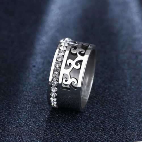 TITANIUM (NEVER FADE) PATTERN RING with Simulated Diamonds  SIZE 10 US (SILVER ONLY)