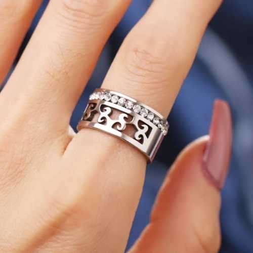 TITANIUM (NEVER FADE) PATTERN RING with Simulated Diamonds  SIZE 10 US (SILVER ONLY)