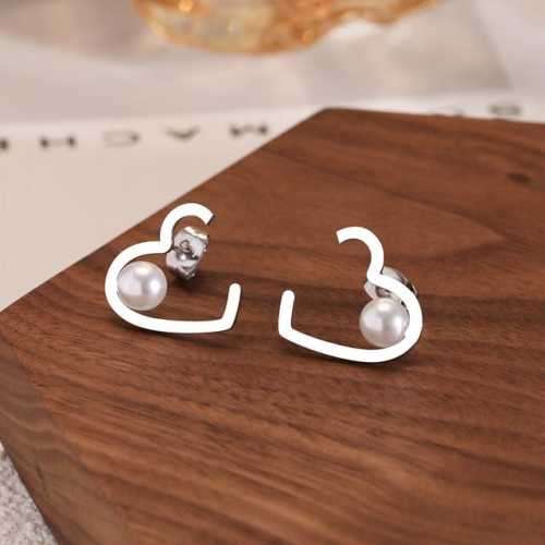 Retail Price R599 TITANIUM (NEVER FADE) HEART WITH PEARL Earrings (SILVER ONLY)