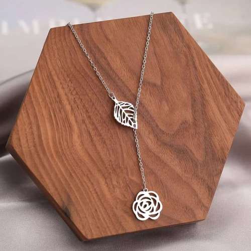 Retail Price R1399 TITANIUM (NEVER FADE) ROSE WITH LEAVE Necklace 45cm (SILVER ONLY)