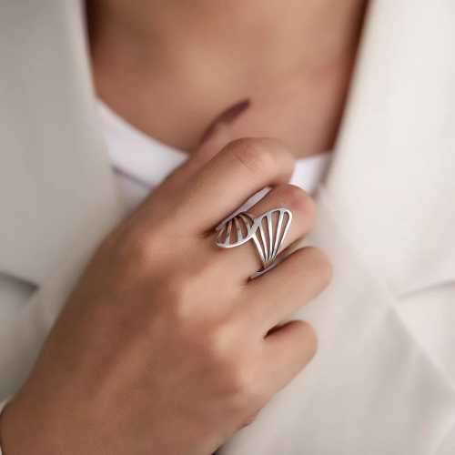 Retail Price R1199 TITANIUM (NEVER FADE) GOLD Beautiful Ring Size 8