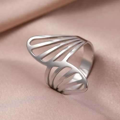 Retail Price R1199 TITANIUM (NEVER FADE) GOLD Beautiful Ring Size 8
