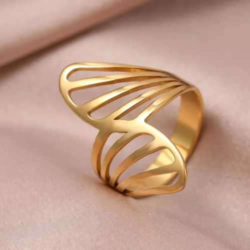 Retail Price R1199 TITANIUM (NEVER FADE) GOLD Beautiful Ring Size 8