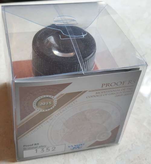 LIMITED EDITION PROOF GRIQUA TOWN (1815-2015) BI-METAL R5 WITH MAGNIFIER & COA