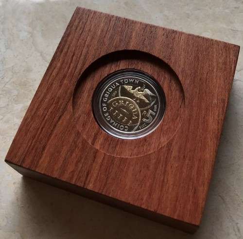 LIMITED EDITION PROOF GRIQUA TOWN (1815-2015) BI-METAL R5 WITH MAGNIFIER & COA