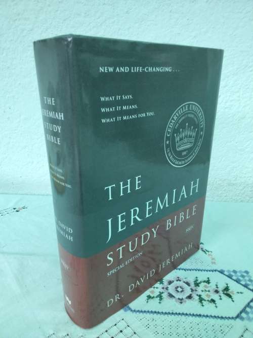 Bible NKJV - The Dr. David Jeremiah Study Bible