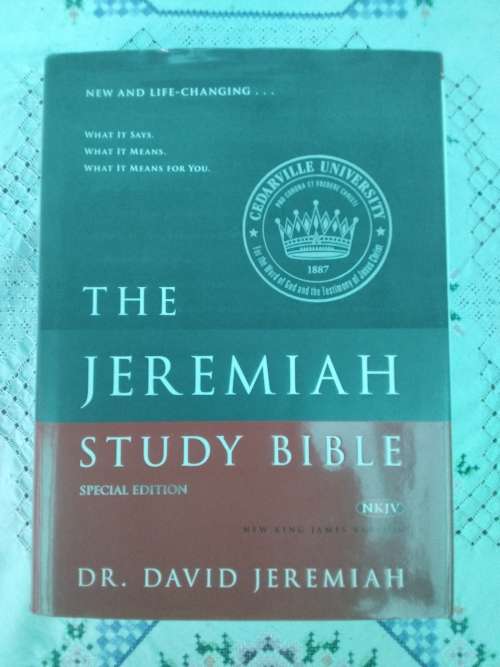 Bible NKJV - The Dr. David Jeremiah Study Bible