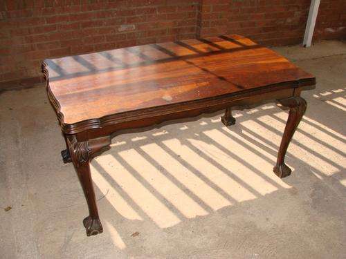 BALL AND CLAW DININGROOM TABLE IN FAIR CONDITION WITH FREE CHAIRS