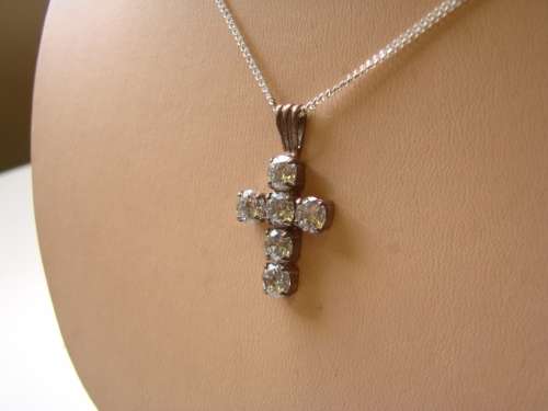 GORGEOUS LOOKING 9ct GOLD CRUCIFIX PENDANT WITH CREATED DIAMOND STONES