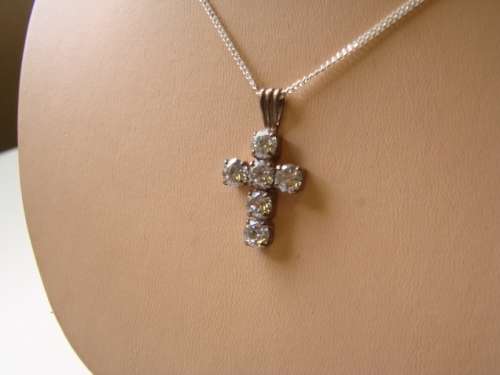GORGEOUS LOOKING 9ct GOLD CRUCIFIX PENDANT WITH CREATED DIAMOND STONES
